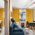 Cozy With Gym Close To The Airport And Centre Aparthotel Varšava