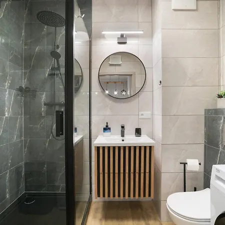 Cozy With Gym Close To The Airport And Centre Апарт-отель