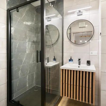 Cozy With Gym Close To The Airport And Centre