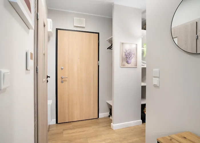 شقة فندقية Cozy With Gym Close To The Airport And Centre وارسو